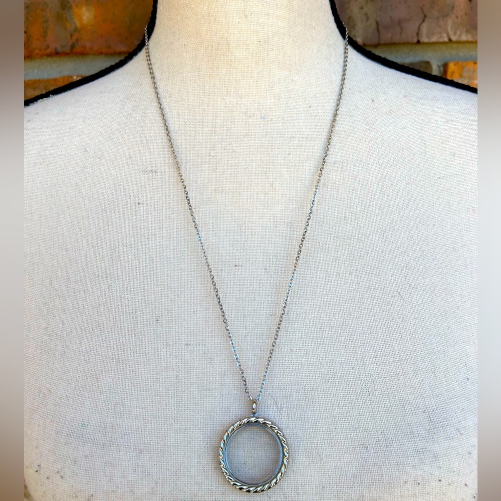 Women's Silver Rope-Edge Circle Pendant Necklace - Locket